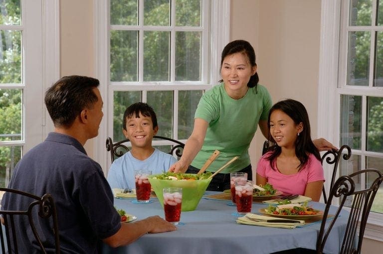 4 Reasons You Should Eat Dinner Together as a Family