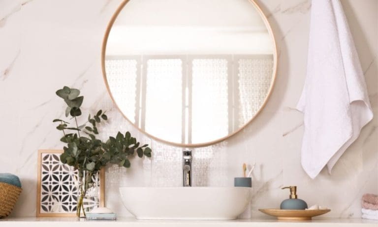 How To Keep Your Bathroom Mirrors From Fogging Up