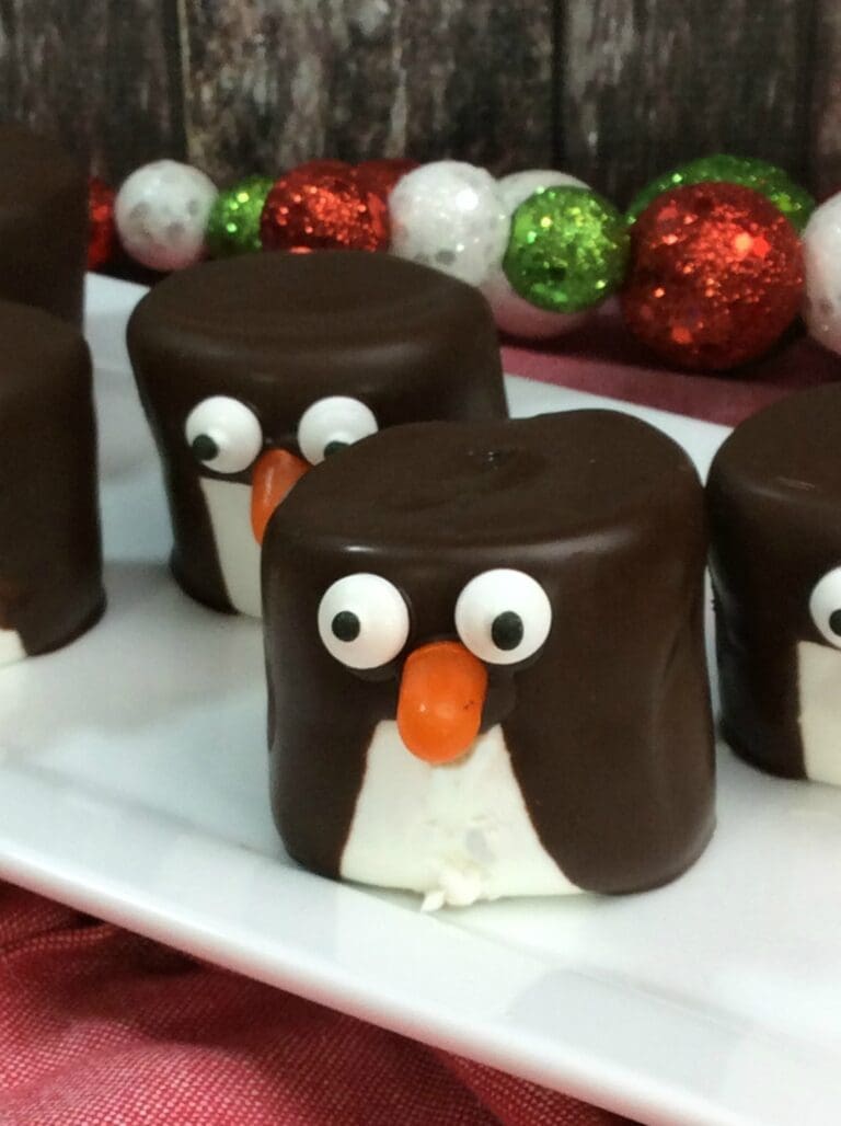 Easy and Fun Penguin Marshmallow Treats for the Winter