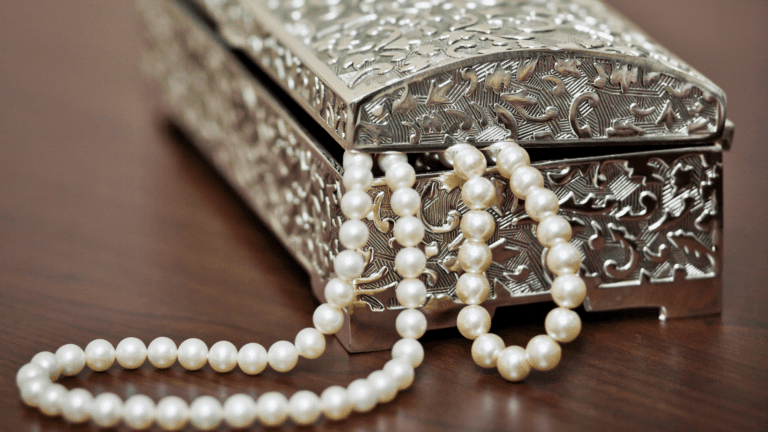 Tips To Invest In Perfect Heirloom Jewelry For Your Family